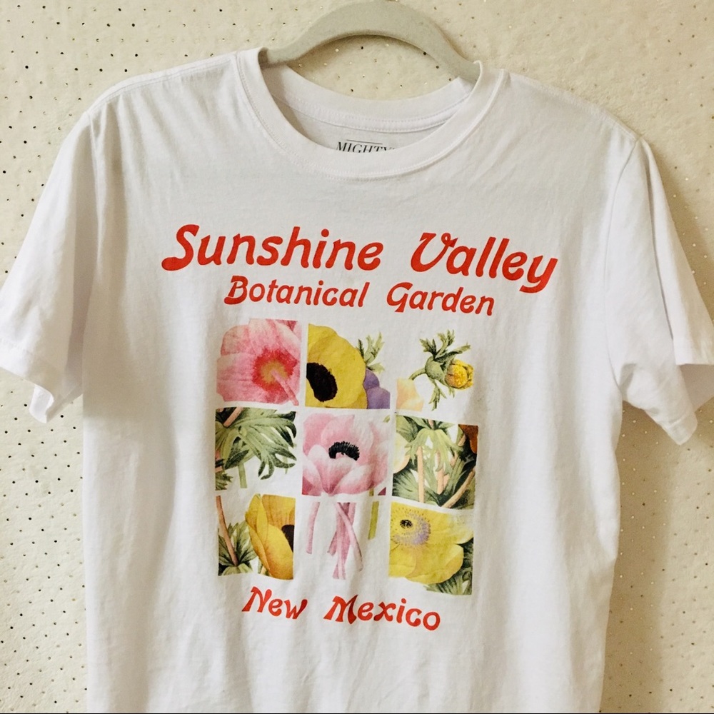 ⭐️3/$20⭐️ Sunshine Valley Botanical Gardens Tee